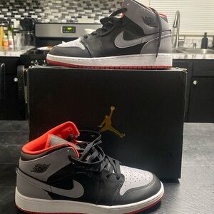 Air Jordan 1 MID (gs)